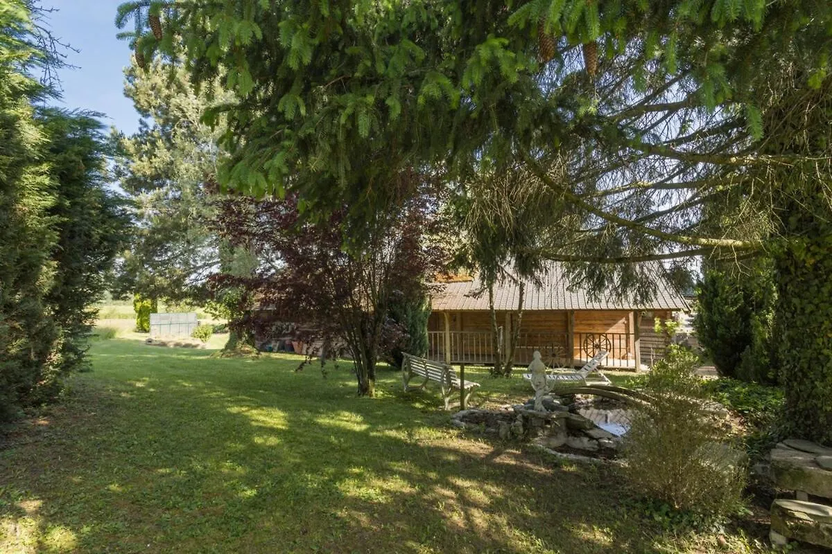 Апартаменты Le Chalet Tresor Cache Au Coeur De La Nature Presilly  Франция